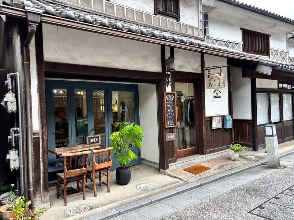 Exterior of Antique et Cafe Felicite building